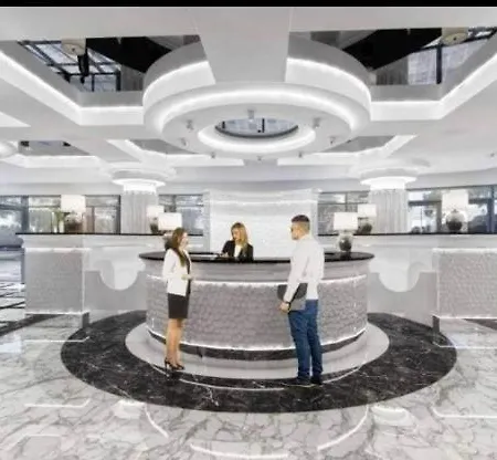 Hanza Tower White 24 Pool & Jacussi *