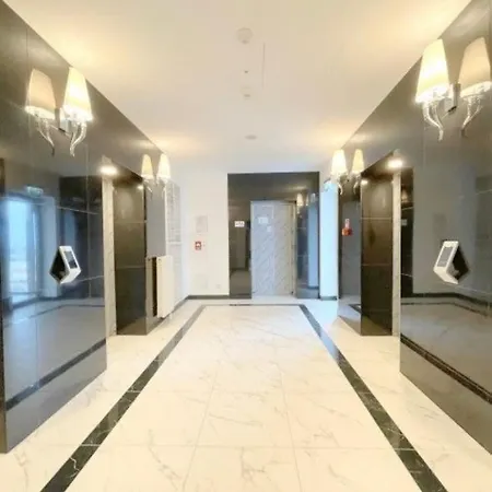 Hanza Tower White 24 Pool & Jacussi Stettino